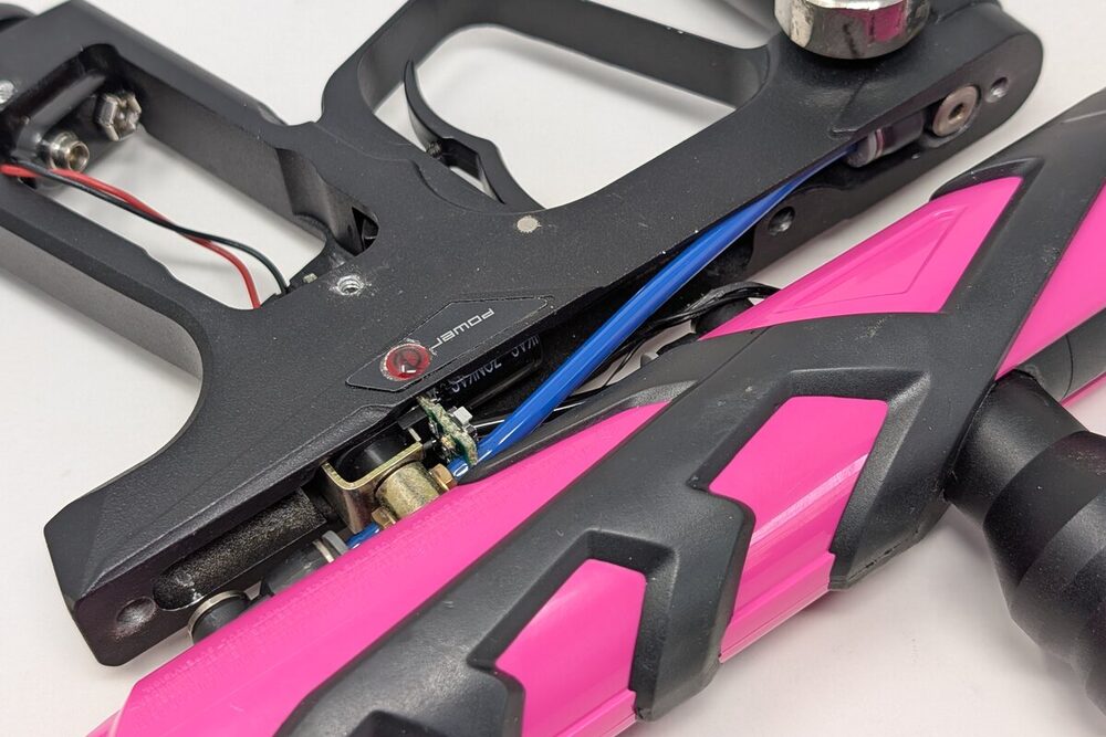 Closer view of the banjo fitting and Vision harness connection